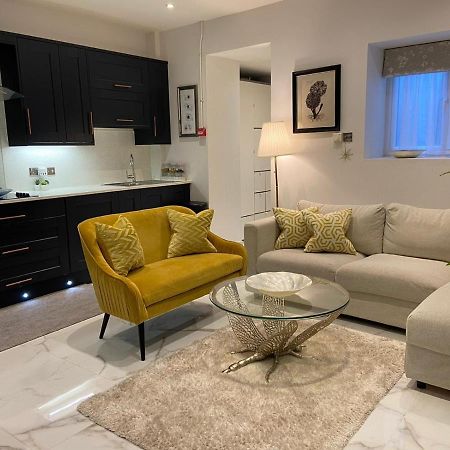 Elegant 2 Bed Flat In Chiswick Lägenhet London Exteriör bild