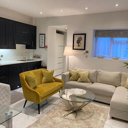 Elegant 2 Bed Flat In Chiswick Lägenhet London Exteriör bild